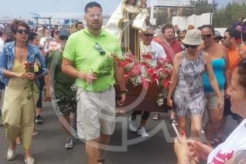Procesión terrestre-marítimo de la Virgen del Carmen por la bahía de Melenara (Foto TA)